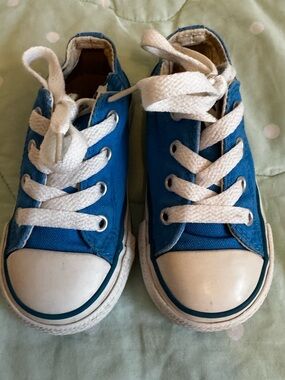 Converse Blue Canvas Low-Top Sneakers with White Laces Toddler size 7